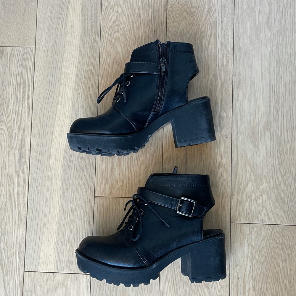 Forever 21 black ankle booties chunky heel